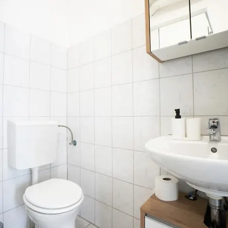 Modern 1-Bedroom Apartment Next To Praterstern Viena Exterior foto